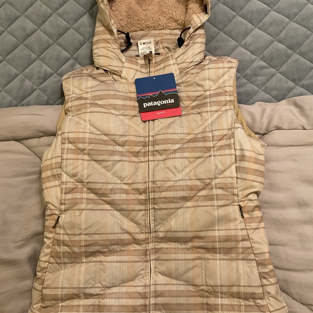 Patagonia Cream and Tan Hooded Jacket